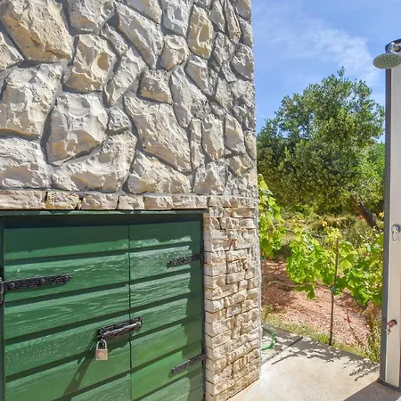 House Oliver Holiday home Dobropoljana